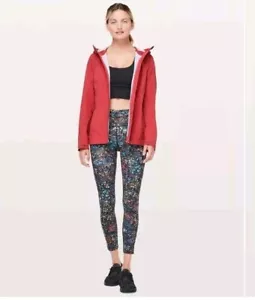 Neu mit Etikett lululemon *THE RAIN IS CALLING JACKET II* ICMG Inkognito dunkelrot, Gr. 2 - Bild 1 von 9