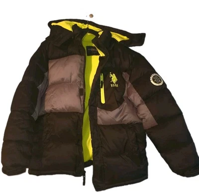 Chaqueta con capucha gruesa de invierno acolchada gris negra de la Asociación Polo de Estados Unidos para niños talla 14/16 Foto 1 de 4