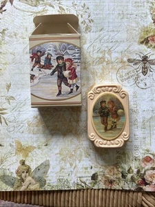 Jabón de invierno vintage Avon Frolics - Imagen 1 de 1