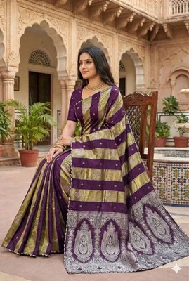 Sari de seda suave Banarasi premium con pieza de zari y blusa de nailon dorado Foto 1 de 4