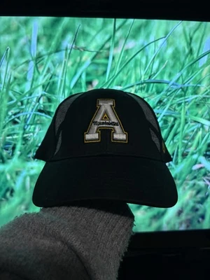 Gorra App State - Gorra de béisbol ajustable - Negra/Gris/Amarilla - COMO NUEVA Foto 1 de 4