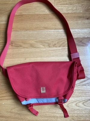 Crumbler The HIllman Hunter VTG 2010 Small Messenger Bag Year Of The Cat Red - Image 1 of 4