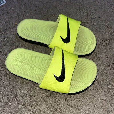 Sandalias sin cordones Nike Kawa Slide Volt amarillas/negras unisex juveniles talla 2 Foto 1 de 4