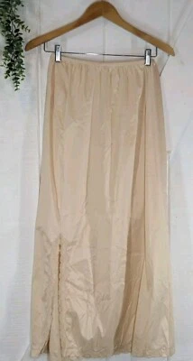 👌🏽Vtg Van Raalte 3 L Half Skirt Slip Scallop Caramel Nylon Petticoat Made USA - Image 1 of 4
