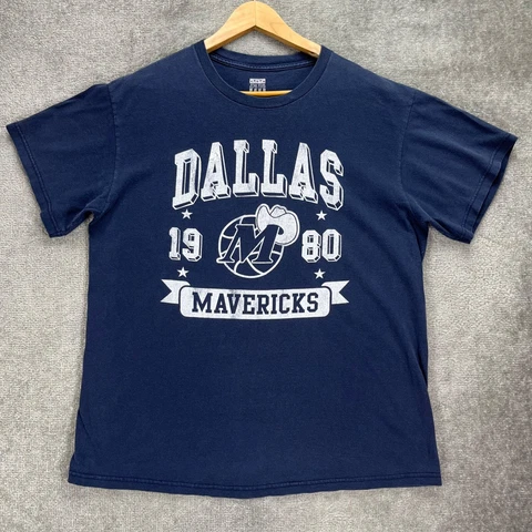 Dallas Mavericks Junk Food T-shirt Mens Size Large NBA Short Sleeve Blue Graphic Cover