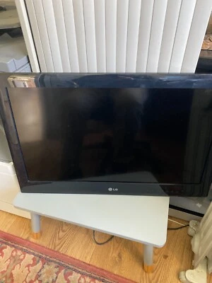 LG 22” HD LCD TV Flatscreen 22LE3300 inc inc Removable Bracket + Remote Control - Image 1 of 4