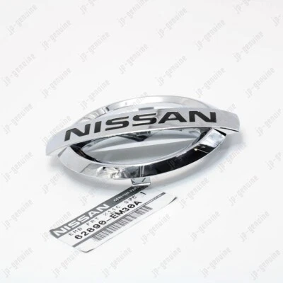 Parachoques delantero genuino Nissan Versa 2007-2012 62890-EM30A logotipo emblema cromado OEM Foto 1 de 4