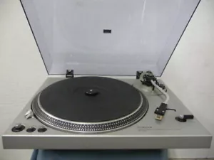 Technics SL-1700 Turntable Direct Drive Semi Automatic Player JAPAN w/ Cartridge - Picture 1 of 9