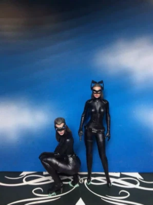 1/18 Sexy Woman in Black Leather Miniature Model Scene Prop Car Vehicle Toy - Image 1 of 3