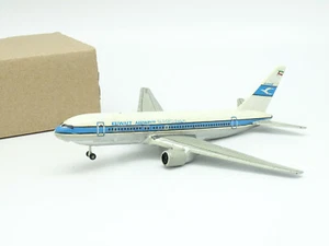 Ertl Metal Airplane Airlines 1/400 - Boeing 737 Kuwait Airways - Picture 1 of 3