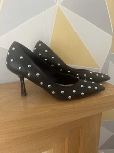 Scarpe donna Next nere con borchie tacco misura 7 a punta tacco sottile - Foto 1 di 6