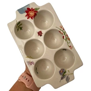 Anthropologie Keramik halbes Dutzend Eierhalter Marienkäfer Monarch Blume | 4,5" x 8 - Bild 1 von 3