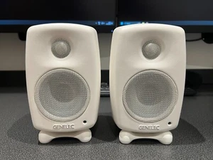 Genelec 8010a White Active Studio Monitor Speakers (pair) - Imagen 1 de 4