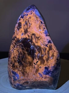 Sodalita fluorescente forma libre 1520g de Afganistán - Imagen 1 de 17