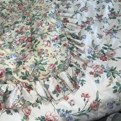 Laura Ashley Juliet Queen Size  Comforter Ruffled Edge Reversible Xlnt - Image 1 of 4
