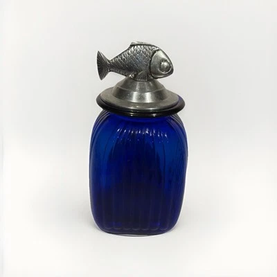 "Tarro de boticario acanalado de vidrio azul cobalto Artland bote peltre pescado tapa 9""" Foto 1 de 4