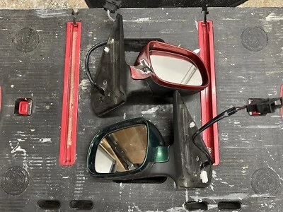 VW Mk4 Golf Bora Jetta Raro Rechoncho Rojo Y Verde PAR de lentes sin calefacción para reparación Foto 1 de 2