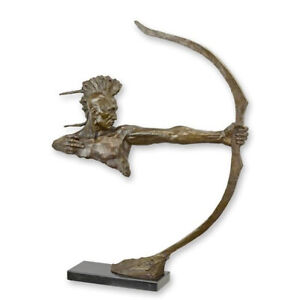 9934216-ds Duża rzeźba z brązu Figurka Irokezski-wojownik z łukiem 86x16x60cm