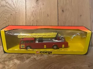 Corgi 1120 Dennis Fire Engine Boxed (F02) - Picture 1 of 4