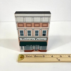 De colección THE CATS MAULLIDO VICTORIA'S PARLOUR Heladería 1990 Wood Village 3,5 x 5" - Imagen 1 de 6