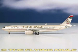 Phoenix Models 1:400 A330-300 Etihad Airways A6-AFB - Picture 1 of 1