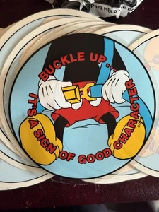 Lote de 25 calcomanías vintage de Mickey de seguridad con hebilla de Disneyland 1988 - Imagen 1 de 8