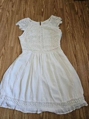 Vestido para mujer Hollister talla 3 crema sin mangas floral encaje viscosa 100 % Foto 1 de 4