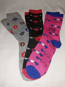 3 Paar ❤️ Herz 🙂 Spiel Neuheit Socken bunt weich dehnbar bequem neu mit Etikett - Bild 1 von 2