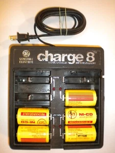 Vintage Working General Electric GE Charge 8 Rechargeable Battery Charger & 5 Ds - Picture 1 of 3