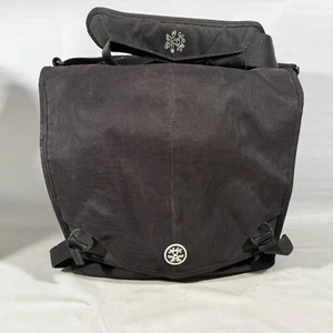 CRUMPLER 8 Eight Million Dollar Home Camera Travel Bag BLACK with GREEN Interior - Picture 1 of 8