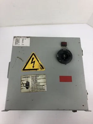 Transformador de desconexión Daykin GPFS-09 1PH 60Hz - Falta la cubierta del interruptor de encendido/apagado Foto 1 de 4