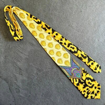 GIANNI VERSACE Corbata Seda Animal Medusa Paisley Estampado Amarillo de los años 90 Foto 1 de 4