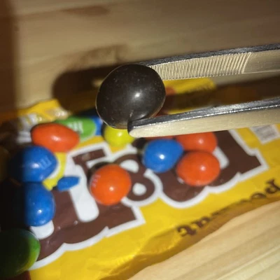 M&M incorrecto. ¡Siniestro! ¡Prohibido! ¡Prohibitivamente caro!  Foto 1 de 3