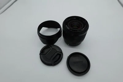 EXC++ Sony 10-18mm f4 OSS SEL1018 wide zoom lens for E-mount w/ caps & hood - Image 1 of 4