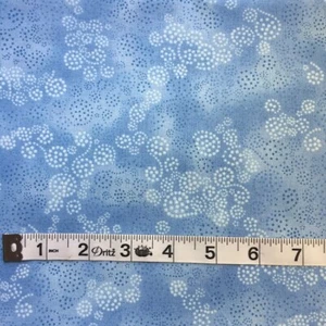 Blau Atem Luft Wind Muster wirbelnde Punkte 100 % Baumwollstoff 1/4 Yard aus Bolzen - Bild 1 von 1