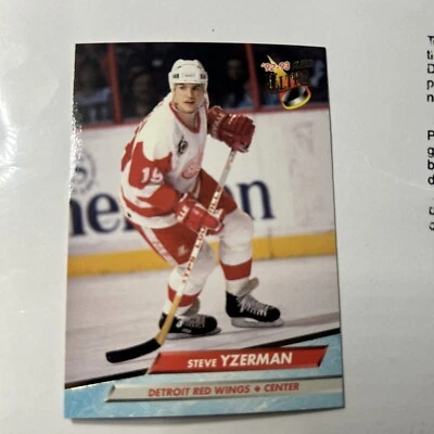 1992-93 Fleer Ultra - #55 Steve Yzerman - Image 1 of 2