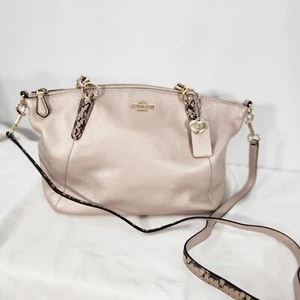Coach kleine Kelsey Umhängetasche aus Metallic-Leder mit exotischem Besatz - Bild 1 von 12