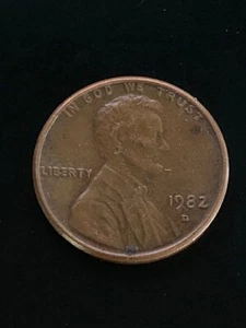 1982-D Large Date Lincoln Copper Penny 3.1 Grams - Picture 1 of 2