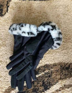 Black & White Gloves - Picture 1 of 2
