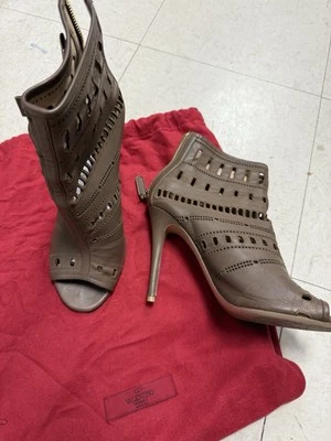 BOTA DE TORNOZELO VALENTINO COURO MARROM SALTO GAIOLA TAMANHO 39 COM BOLSA DE PÓ - Imagem 1 de 4