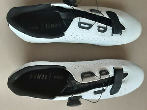 Fizik R5 Tempo Overcurve Road Shoes - White / Black / 43 . cycling shoes.