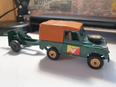 Britains 1/32 diecast 1975 Military Land Rover Field Gun Set & Rare Brown Tilt - Image 1 of 4