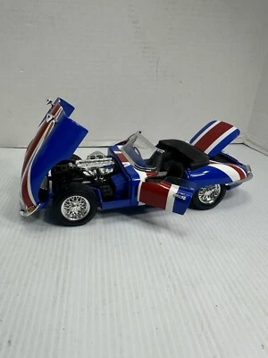 1:18 RC2 JAGUAR E-TYPE AUSTIN POWERS SWINGER -AMZ 1190 Metal Diecast Car - Image 1 of 4