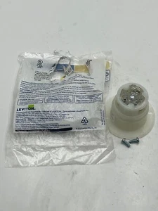 Leviton 161-5278-C 2-Pole 3-Wire Grounding Flanged Inlet 15A-125V White - Picture 1 of 7