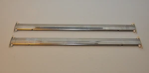 Dos rieles de plato superior Whirlpool genuinos WP3385089 / AP6008244 con clips de parada - Imagen 1 de 2