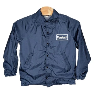 Vintage Hardee's Mitarbeiter Jacke Mantel Erwachsene Large dunkelblau Nylon gefüttert Hannover - Bild 1 von 13