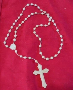 Collar Cruz Baquelita Vintage; Joyería Antigua Coleccionable para Mujer, aproximadamente 11 pulgadas - Imagen 1 de 4