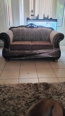 Antiguo sofá europeo colección vintage hermosa pieza para trabajar con Minnor Foto 1 de 3