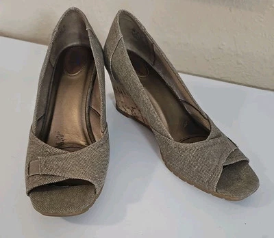 Life Stride Women's Sz 10M Taupe Canvas Cork Wedge Memory Foam Open Toe Shoes - Image 1 of 4