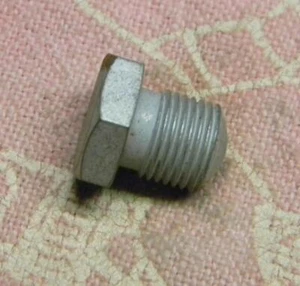 NOS NORTON N15CS PRIMARY CHAINCASE LEVEL SCREW 012019 - Foto 1 di 1